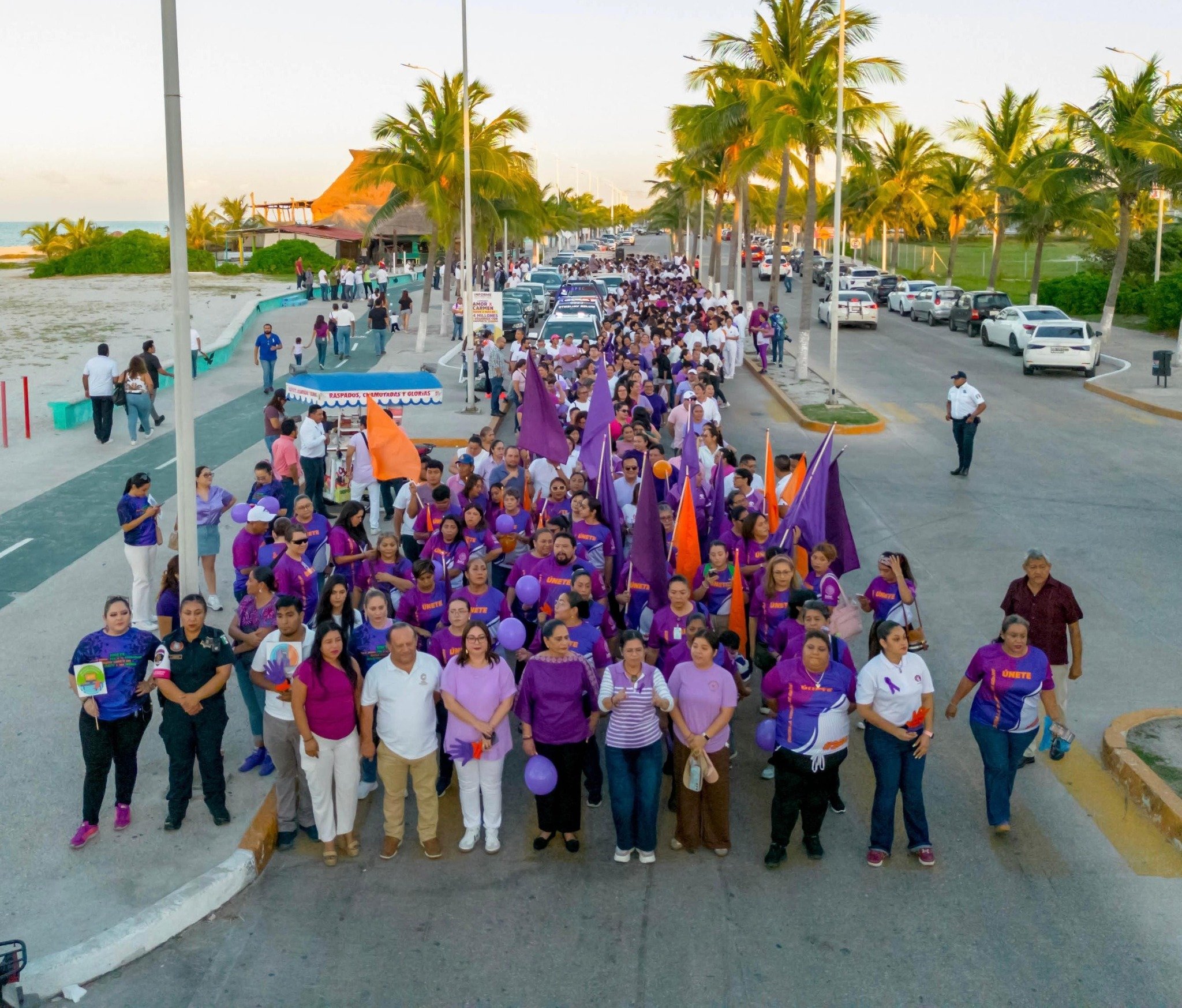 Marchan en Carmen para conmemorar el 25N